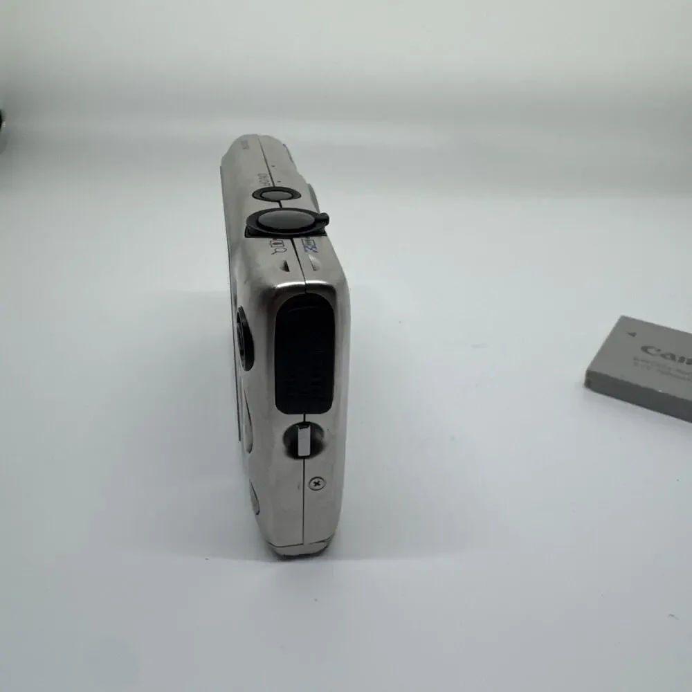 Canon PowerShot ELPH 300 HS 12.1MP Digital Camera Black Works W/ Battery No Char